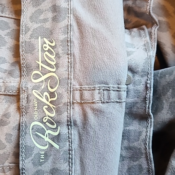 Old Navy lavender cheetah capris - Picture 2 of 4